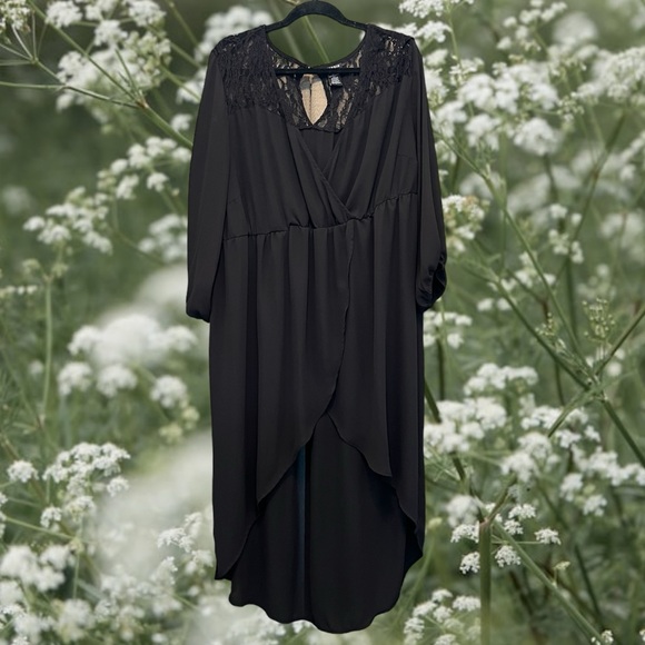 torrid Tops - Torrid Black Hi-Lo Lace Shoulders V-Neck Long Sleeve Tunic Blouse 4X